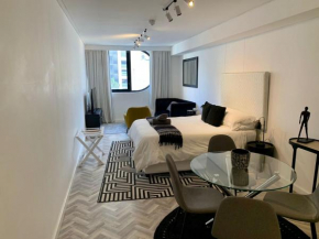Upper City Central Large Sunny Studio